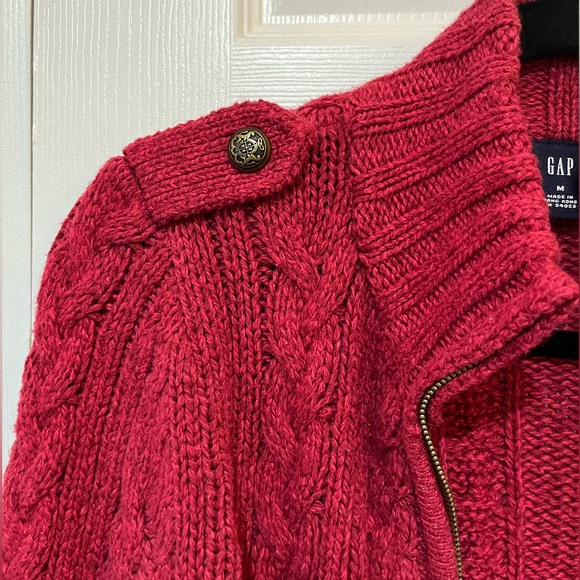 GAP cardigan dark red sweater. Double zipper….cuffed sleeves. Size M. Pockets. - Picture 8 of 13